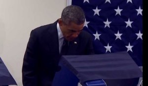 Barack Obama chambré par un électeur : "ne touchez pas à ma copine monsieur le président"