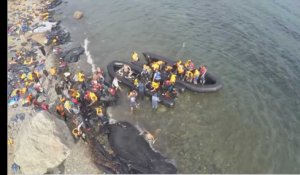 Un drone filme l'arrivée de réfugiés sur les côtes grecques