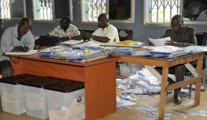 Guinée : les premiers résultats contestés par l'opposition