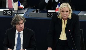 Vidéo : clash Hollande - Le Pen au Parlement européen