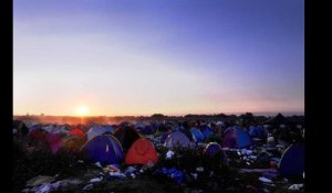 Dans le camp de Röszke, des migrants transis au réveil