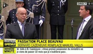 Manuel Valls cède la place à Bernard Cazeneuve à l'intérieur