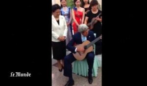 En Chine, la démonstration de guitare improvisée de John Kerry