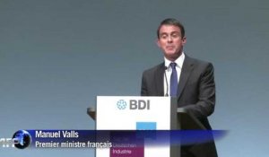 "J'aime l'entreprise", affirme Valls en allemand