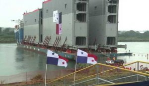 Arrivée des gigantesques portes du canal de Panama