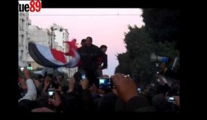 Les Tunisiens fêtent le départ de Moubarak