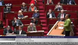 Christiane Taubira applaudie par les députés PS