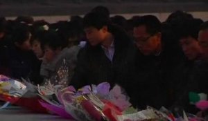 La Corée du Nord célèbre Kim Jong-il avec des fleurs