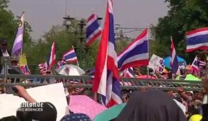 Thaïlande : les manifestants entourent le siège du gouvernement