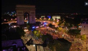 Concert de klaxons autour de l'Arc de triomphe après la victoire du Portugal