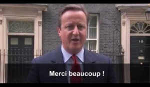 David Cameron oublie que son micro est allumé et se met à chanter (vidéo)