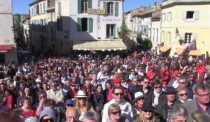 Arles : rassemblement pro-corrida devant les arènes