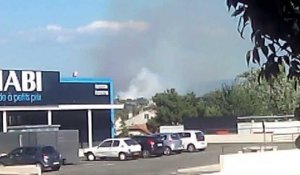 Marseille - Canadair : largages sur le feu de Saint-Menet