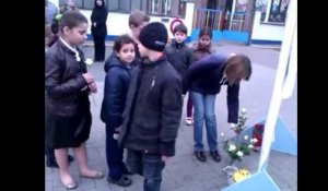 Mouscron: les élèves de l'école Raymond Devos rendent hommage aux victimes de l'accident de bus