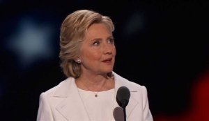 Clinton voit la nomination d'une femme comme un "tournant"