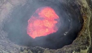 Une vidéo fabuleuse prise en wingsuit au-dessus d'un volcan