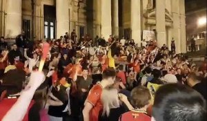 Euro 2016: ambiance devant la Bourse de Bruxelles après la victoire des Diables contre la Suède