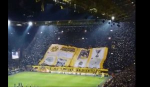 Le fameux "Mur jaune" du Borrussia Dortmund et son tifo magistral