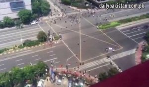 Jakarta: une bombe a explosé dans le centre de la ville indonésienne.