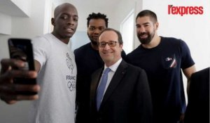 Selfies, cantine et promo: la visite de François Hollande à Rio