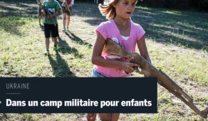 Visite d'un camp d'été militaire pour enfants en Ukraine  