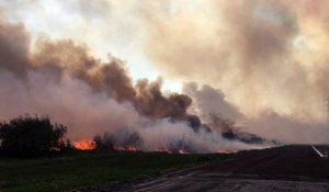 Incendie à Fos : les flammes atteignent les cuves de la zone industrielle