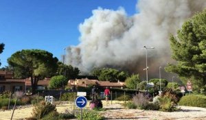 Les flammes tout près des habitations à Istres