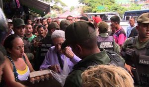 Venezuela: l'armée surveille la distribution de nourriture