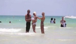 Shauna Sand sur la plage de Miami
