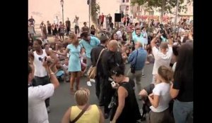 Camping Paradis : une flash mob de folie à Martigues