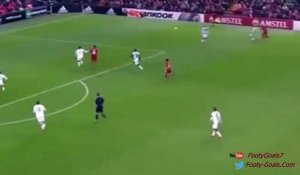 Le superbe but de Christian Benteke (Liverpool) face à Bordeaux