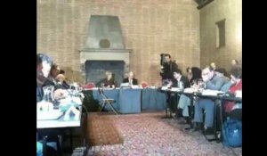 Molenbeek: Ikazban interpelle Schepmans lors du conseil communal d'installation