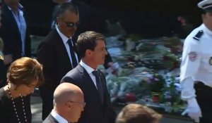 Manuel Valls hué lors de l'hommage aux victimes de Nice