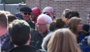 Etats-Unis: Bernie Sanders se rend dans un bureau de vote du NH