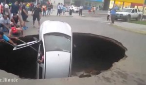 Pérou : un trou béant avale une voiture et ses occupants