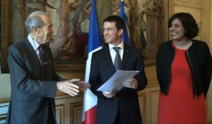 Rapport Badinter: remise du rapport à Manuel Valls