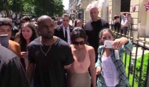 Kim Kardashian son shopping sans soutien-gorge en vidéo