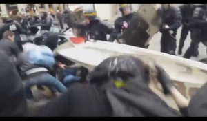 Violents affrontements entre manifestants et CRS devant le théâtre de l'Odéon (vidéo)