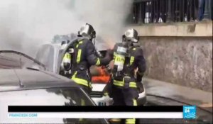 Une voiture de police incendiée en marge de la manifestation contre la "haine anti-flics" - PARIS