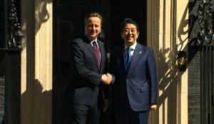 Londres: David Cameron reçoit son homologue japonais Shinzo Abe