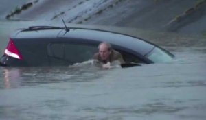 Un reporter sauve un automobiliste de la noyade à Houston