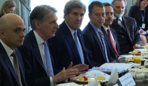 GB: John Kerry rencontre Philip Hammond avant le sommet