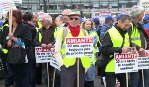 20 ans après: Manifestation de victimes de l'amiante à Paris