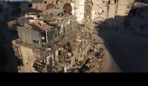 Syrie : un drone survole Alep détruite