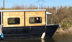 Dormir dans une péniche solaire, c'est possible ! 