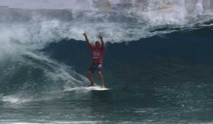 Surf: Slater s'impose au Billabong Pro Tahiti pour la 5e fois