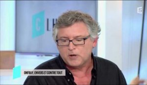 Michel Onfray accuse Aymeric Caron de vouloir "faire du buzz" et se fait recadrer