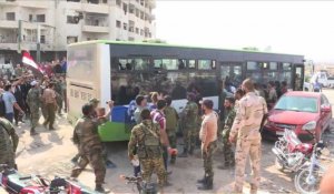 Syrie: en larmes, rebelles et civils évacuent Daraya