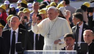 Géorgie: le pape célèbre une messe à Tbilissi