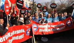 Turquie: manifestations devant l'ambassade de Russie